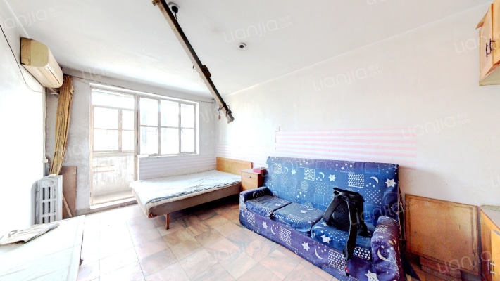 楼下就是三义，接受孩子都不用下楼，你开窗户就成-客厅