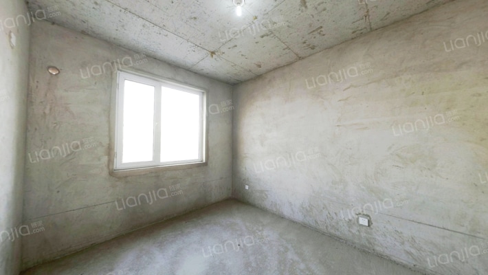 温莎假日两居室，交通便利，地理位置得天独厚。-卧室B