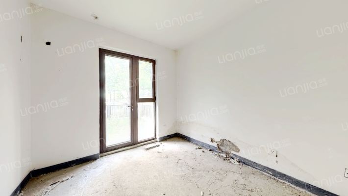 鸿坤理想湾洋房，一层带大院子，带车位，位置好-卧室B