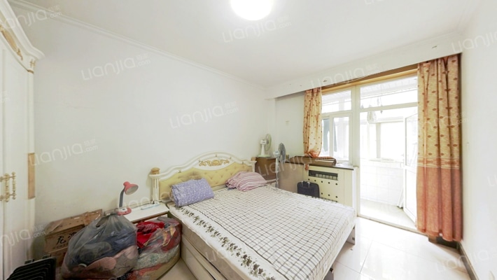 华阳路建行家属院南北通透大四居，房本满二年。-卧室B