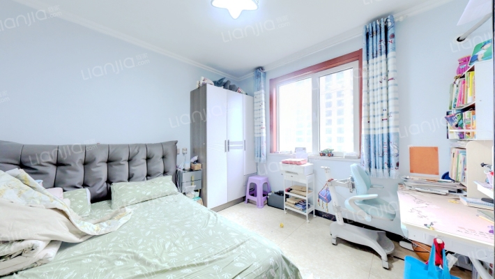 此房是精装修的，中高楼层全天采光-卧室A