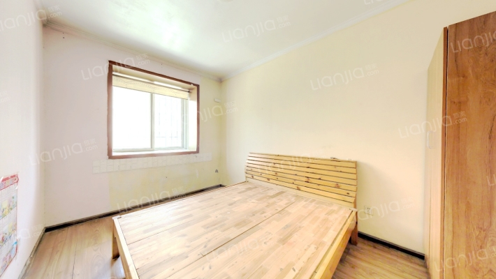 此房满二，南北通透两居室，房本在手随时过户-卧室A