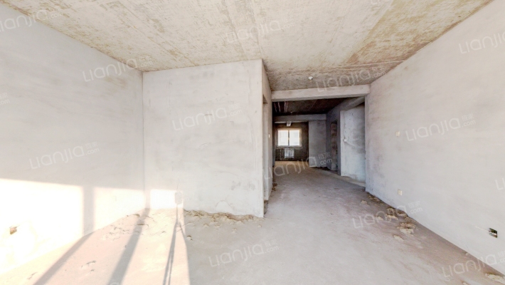 此房满五唯一，集体供暖，免费停车-客厅B