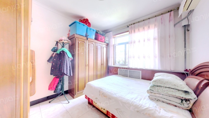 此房房本满五唯一，中直单位物业保障，社区成熟-卧室A