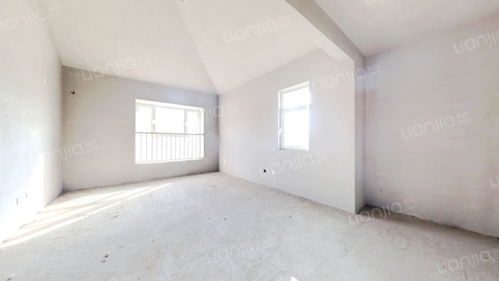 此房满五唯一，有车位，有两个露台，看房方便，采光好-卧室B