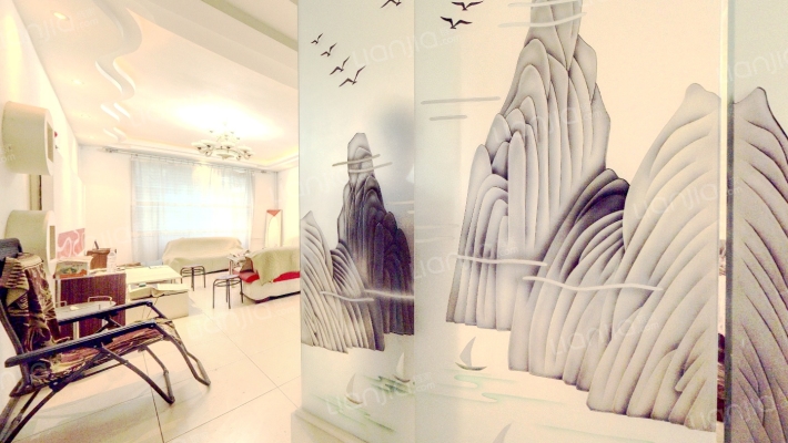 华阳别墅小区是独栋的，带一个小院，小区环境优美-客厅A