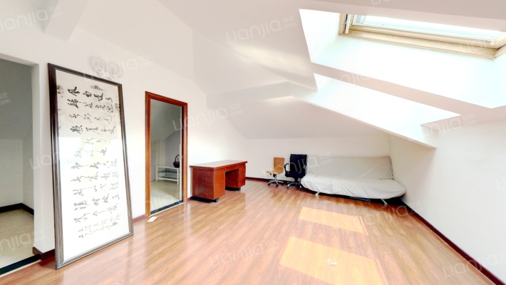 此房精装房  南北通透 全天采光，一梯一户电梯洋房-卧室C