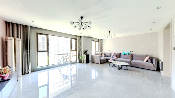 鸿坤洋房，电梯入户，带露台，精装修-客厅