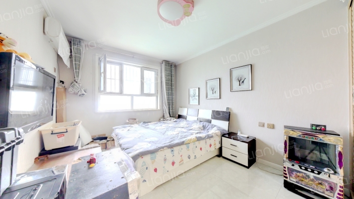 业主诚心出售，精装修，采光好，看房方便-卧室B