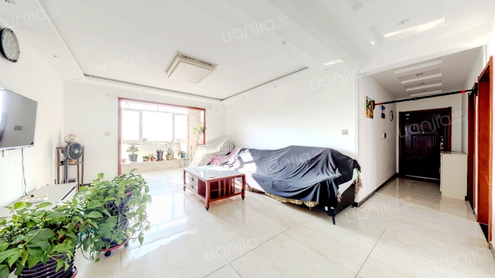 坡地园林社区 3+1正规4居室低楼层采光还好的房子-客厅