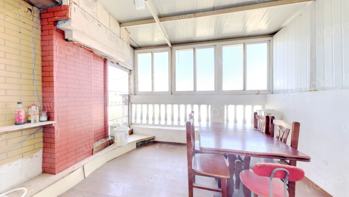 真实在售，税费低，采光充足，南北通透，有露台-餐厅