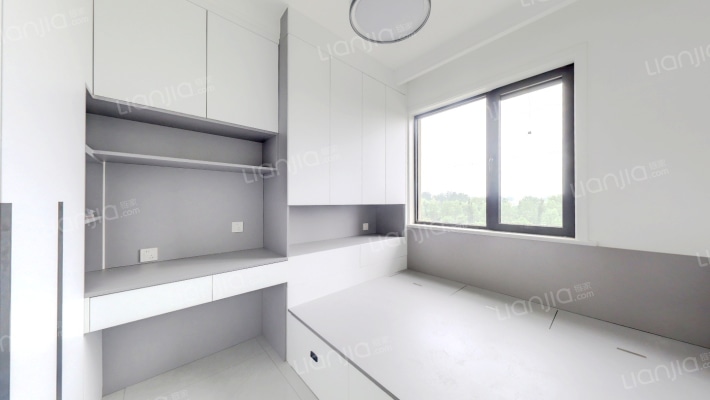 双明卫大三居，按自住标准装修的。-卧室C