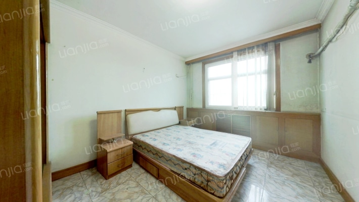 此房满五，简装，小区安静，地理位置好，居住舒适，-卧室A