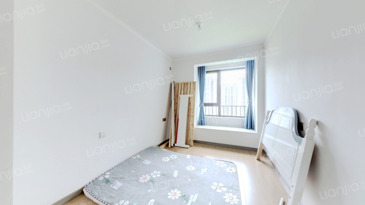 开发商带的装修，南北通透三阳开泰户型 。-卧室C