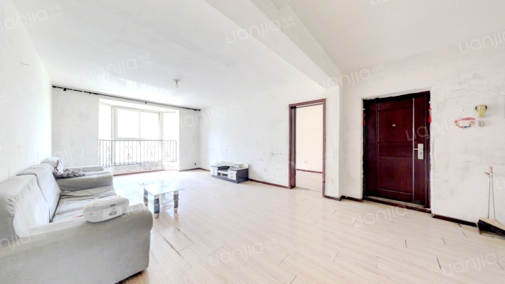 名流枫景洋房中间楼层 地上停车方便 新板楼-客厅