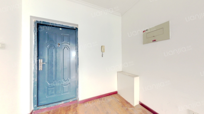 房子是全阳两居，带车位，带地下室。-餐厅