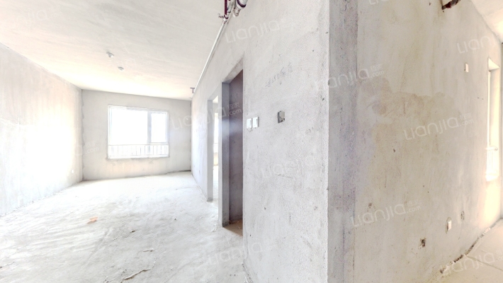 南向两居，房本在手，住宅性质，毛坯房随意装修-客厅