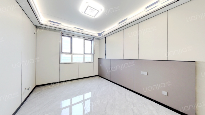 毛坯 中低层 朝阳大两居 前面没有楼无遮挡 小区中间-卧室B