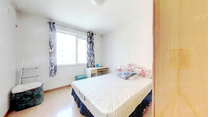 范阳路精装南北通透三居，干净。本满五不唯一-卧室B