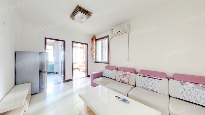 带装修拎包入住，户型方正，房本满五，配套齐全。-客厅