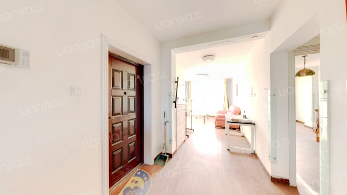 房本满五税少，一层带院子还带地下室，通透两居室-客厅