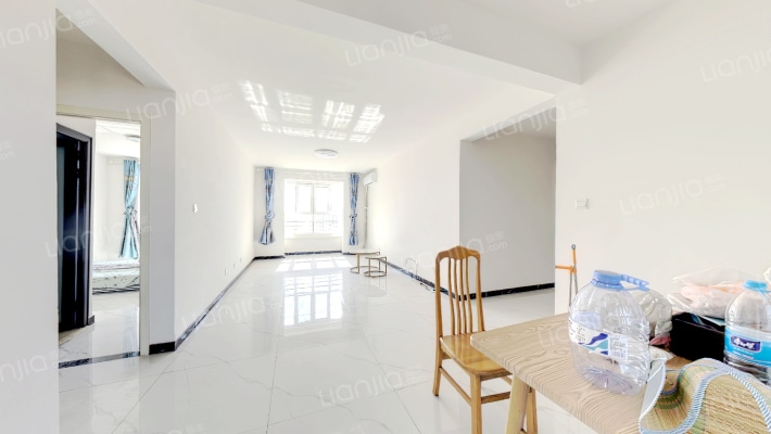 精装三居南北通透，无遮挡，采光视野好-客厅