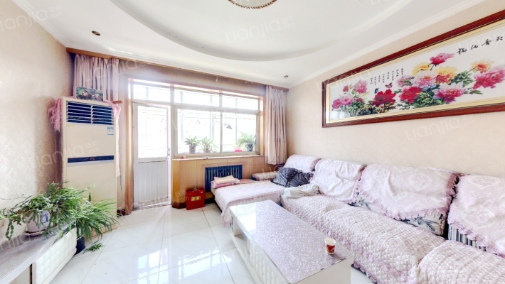 房本满五，交通便利 生活配套齐全商场、医疗、-客厅