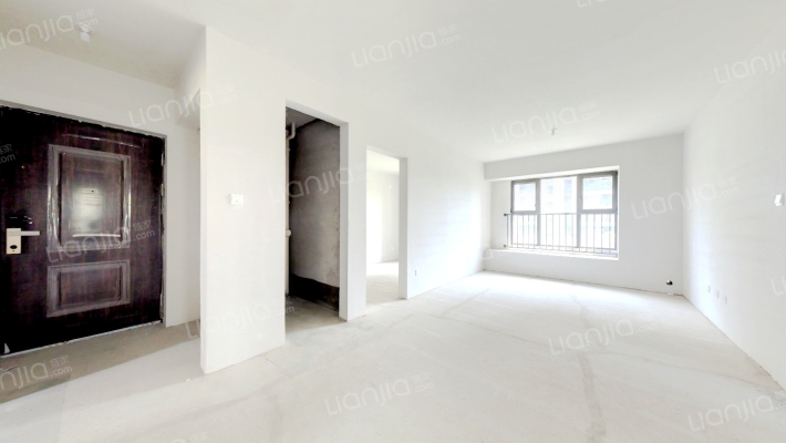 本房是经典的四叶草户型，房本满二南北三通透，双明卫-客厅