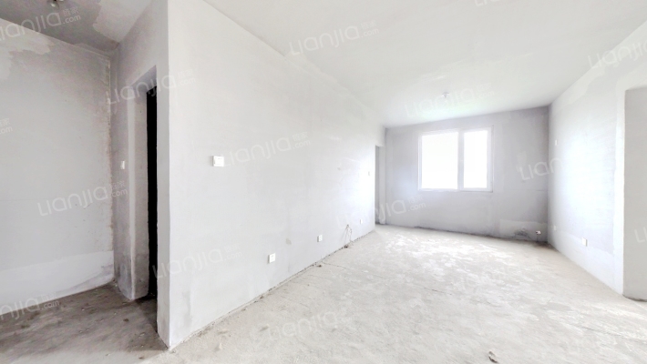 毛坯房，户型方正，房本满五唯一，客厅卧室宽敞明亮-客厅