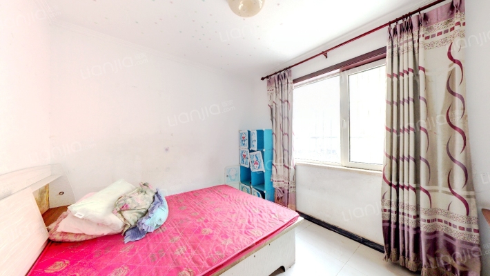 华阳路上电梯楼，精装修，房本满二-卧室A