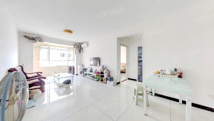 南北通透两居  简单装修   采光视野好-客厅