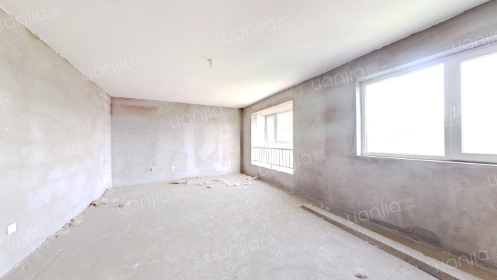 集中供暖，6跃7，上下两层，带露台，有钥匙随时看房-卧室D