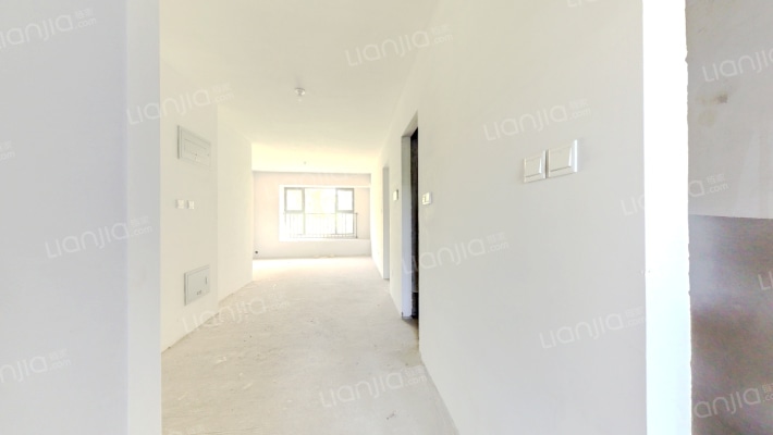 房本满二 采光好 通透三居双卫-客厅