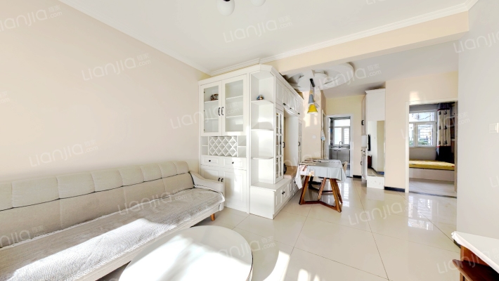 一梯两户南北通透，精装修拎包入住，满二-客厅