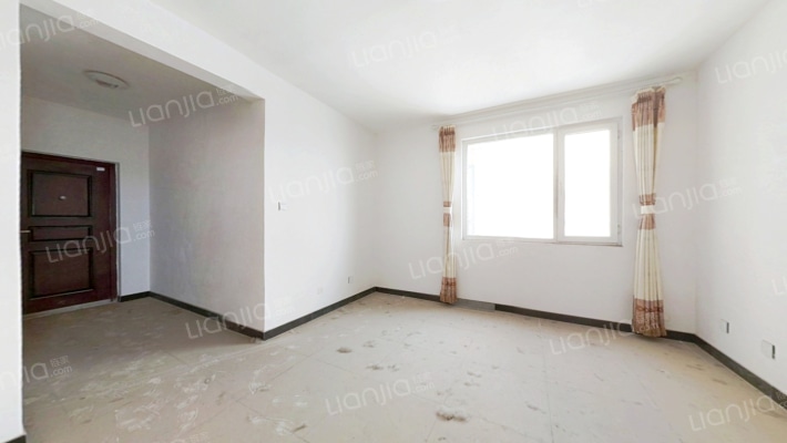 出行方便 配套齐全 正南户型 居住舒适-客厅