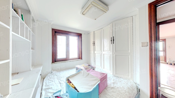 牛津花园 80万精装修的大跃层 上下两层 全天采光-卧室C