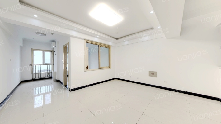 宜家旺广场北侧正规一室厅带装修出售-客厅