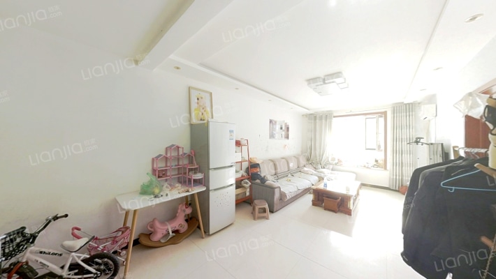 满五年唯一住房，精装修，不临街，采光充足-客厅