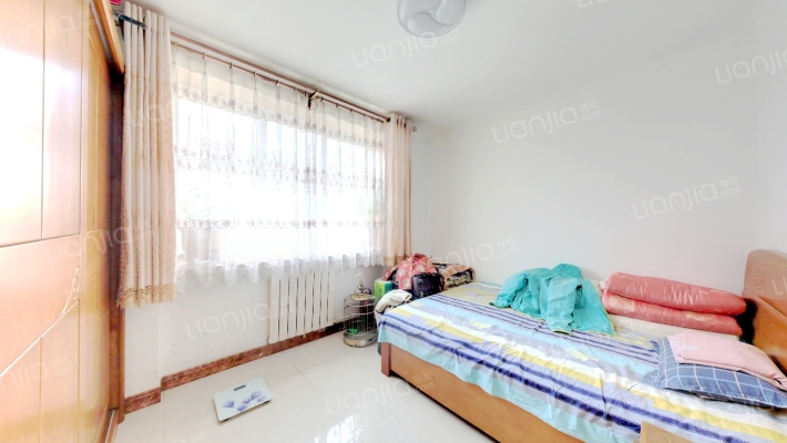 范阳路南北通透 两居室，中间楼层采光好-卧室A