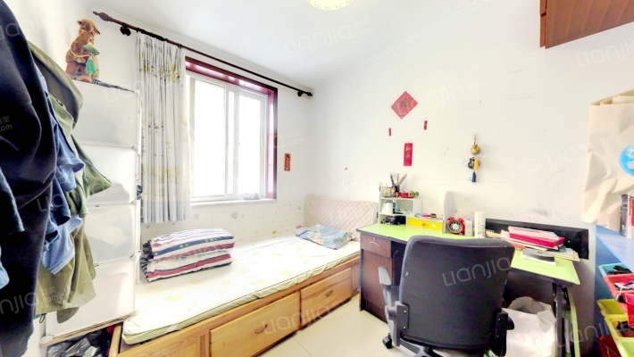 房子南北通透三居室，满五唯一，带装修拎包入住。-卧室C