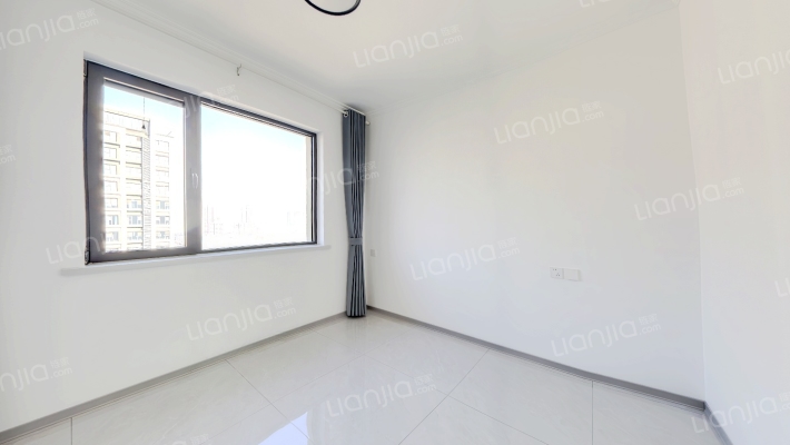 本房是经典的四叶草户型，南北三通透，双明卫，好楼层-卧室C