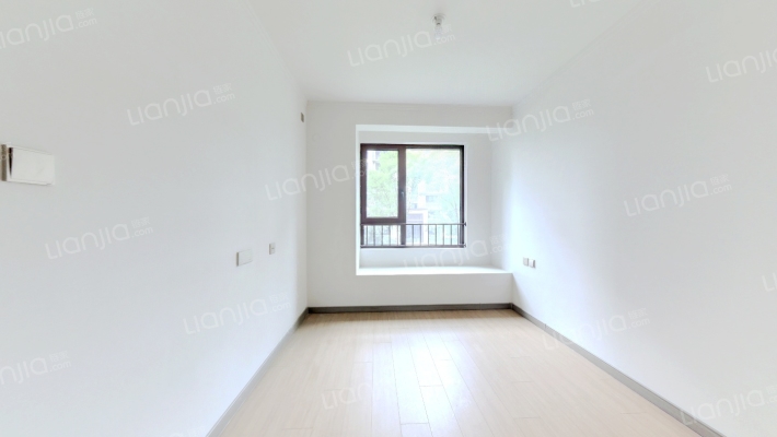 南北通透樾府国际三居室，出行便利-卧室C