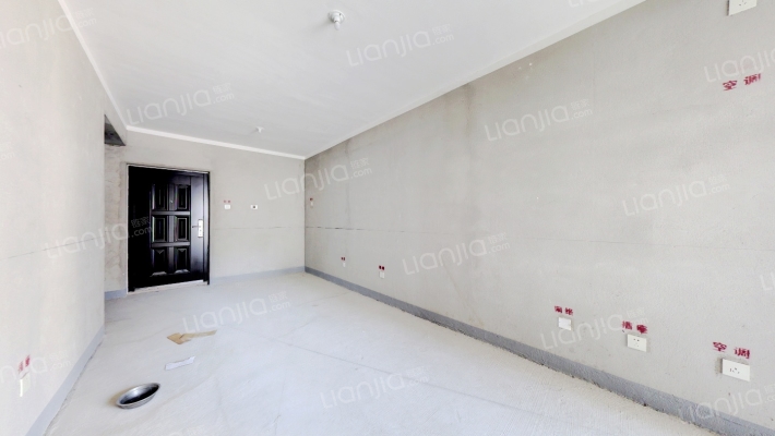 房子南向两居毛坯房，随意装修。-客厅