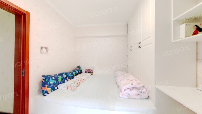 此房满二精装修全南两居室高楼层无抵押-卧室A