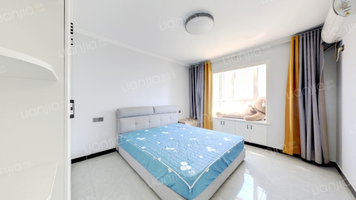 南向两居 精装修  保持的还不错-卧室B