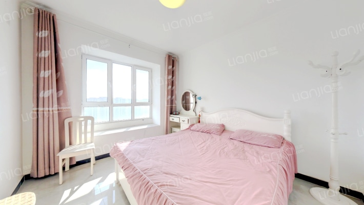 华融朝南小三居，带装修，满二年-卧室C