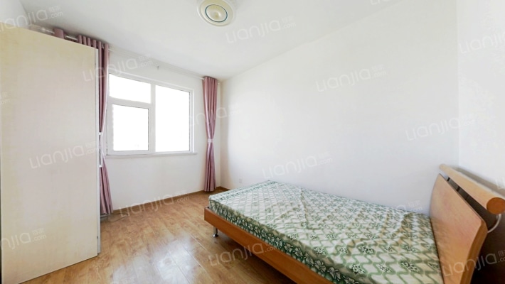 房子属于 南北通透三居中间楼层家具家电齐全拎包入住-卧室A