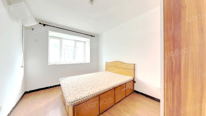 中高楼层，全天采光，房本满二 随时看房，自住装修-卧室A