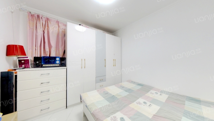 全款房，一层带小院儿 ，2014年次新房-卧室A