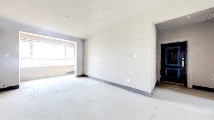 位置优越，交通便利，配套齐全！-客厅